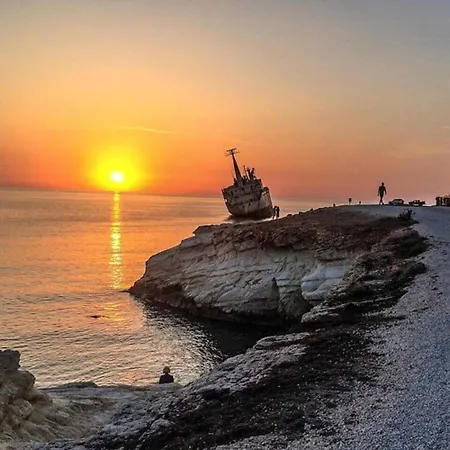 Willa 2 Bedrooms With Wifi At 3 Km Away From The Beach