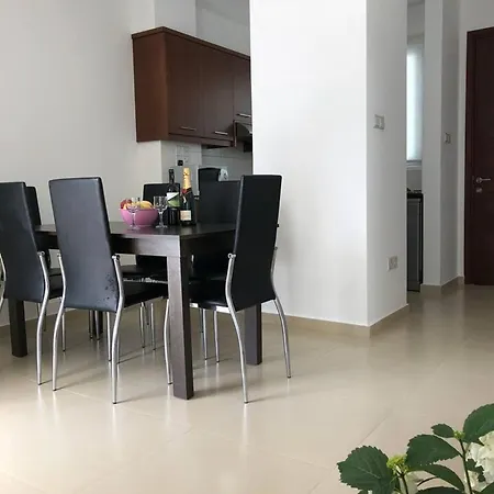 2 Bedrooms With Wifi At 3 Km Away From The Beach Willa
